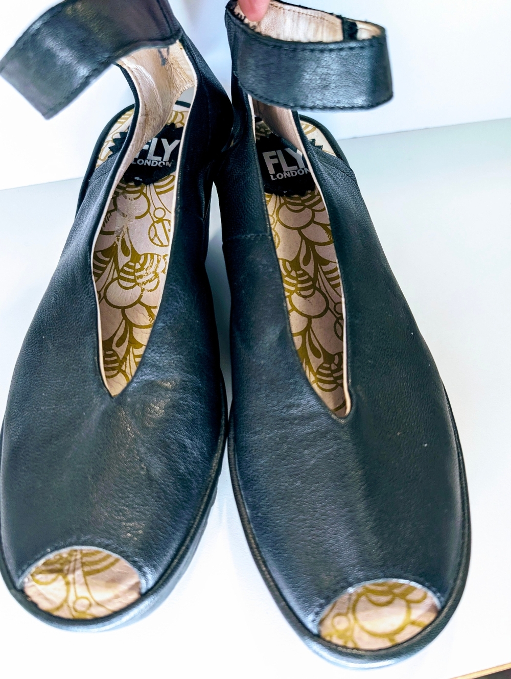 Fly London Yala Wedge Sandal Black Leather Size 8 US, 39 EU